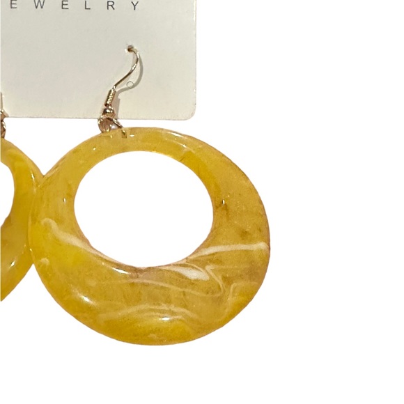 Marbled Yellow and White Resin Hoop Drop Earrings - Picture 3 of 3